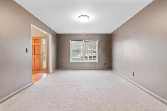 Building Photo - 45 Wyndmont Way