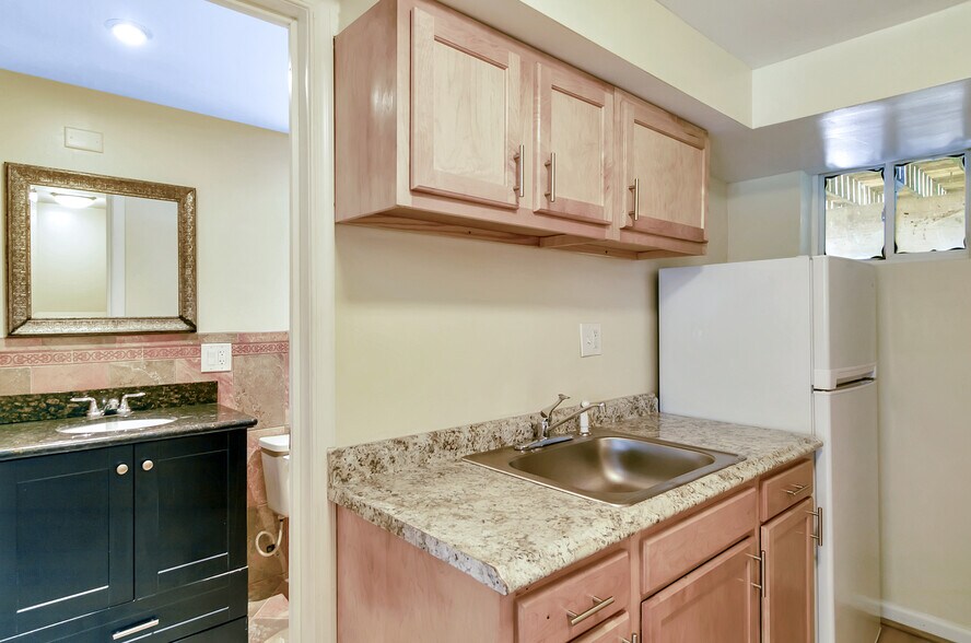 Building Photo - 9085 Autoville Dr