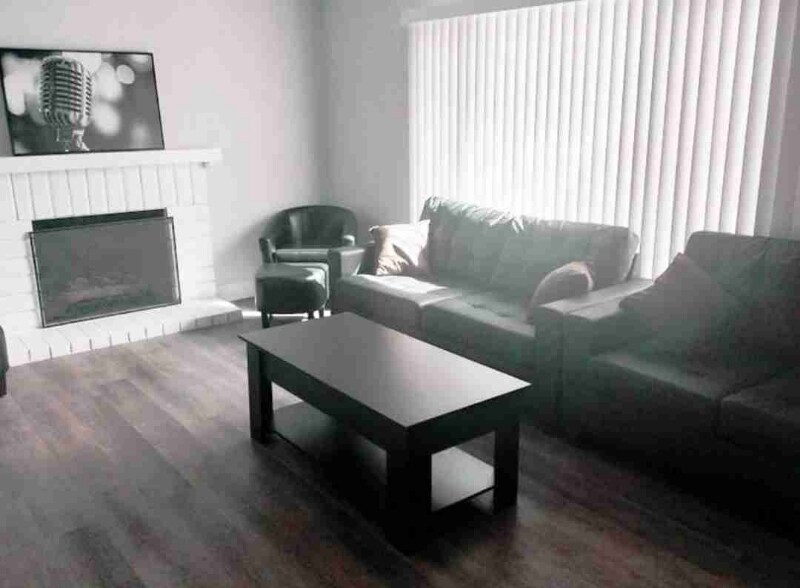 Building Photo - 2120 Wagonwheel Ave