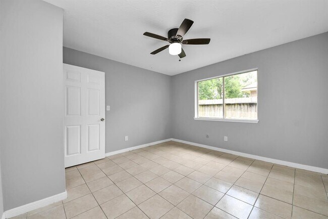 Building Photo - 2622 Heather Knoll Dr