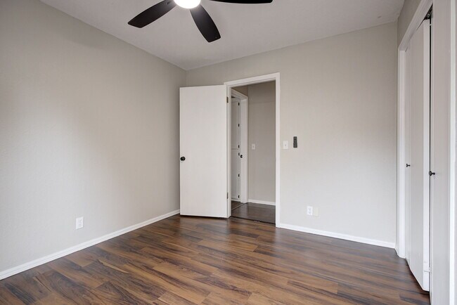 Building Photo - 605 Springwood St