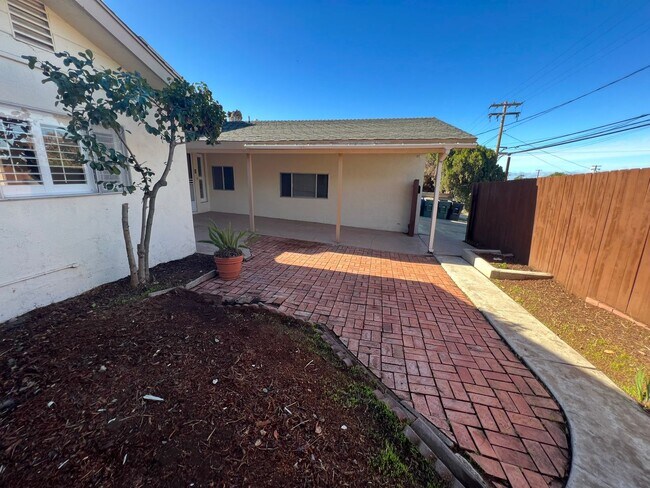 Building Photo - Large Home in Well Established Chula Vista Neighborhood