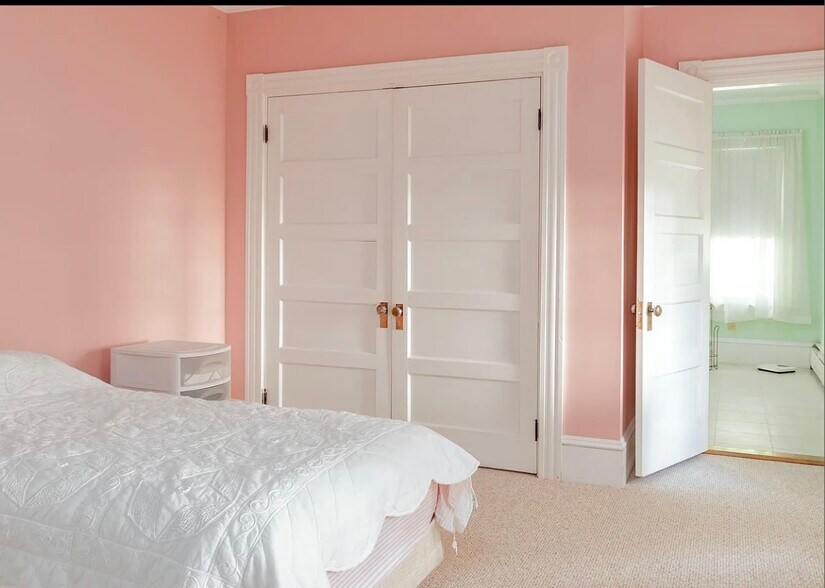 Building Photo - 110 Graham St