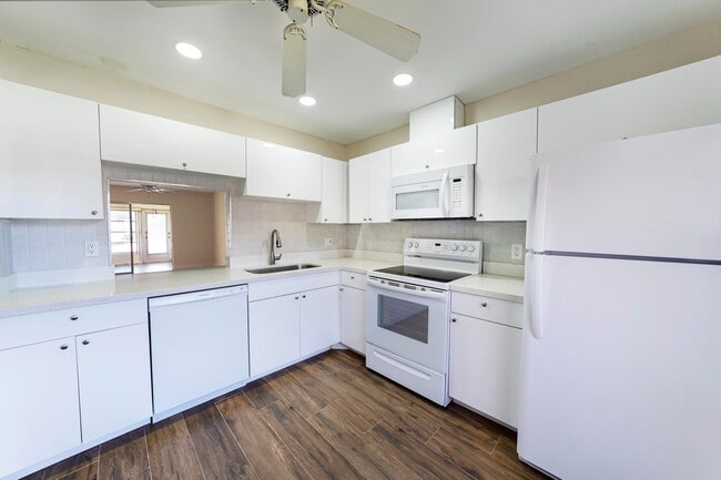 Building Photo - 270 Cape Cod Cir