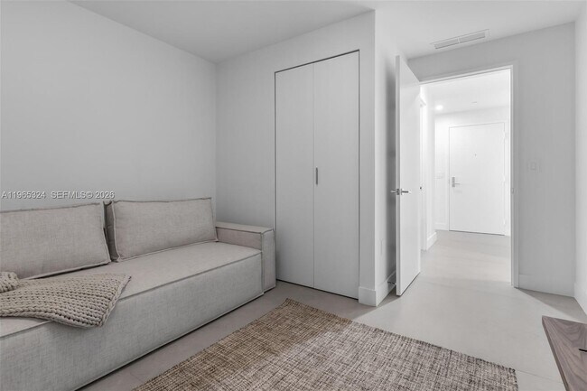 Building Photo - 700 NE 24th St