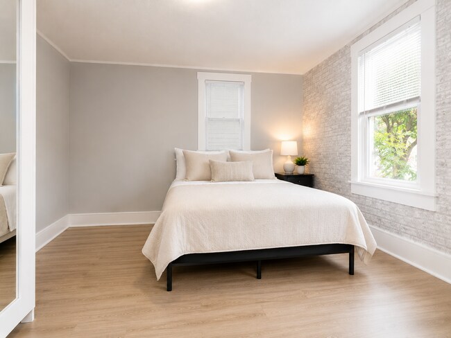 Building Photo - Charming 4BR Bungalow with Finished Basement & Fenced Yard