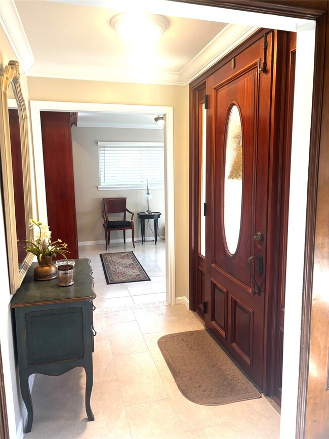 Building Photo - 11418 Chevy Chase Dr