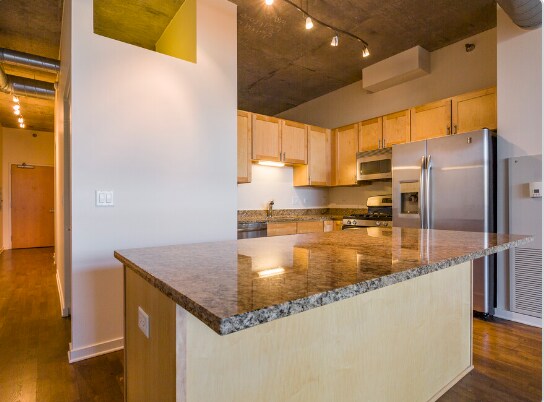 Kitchen (Unit 1704) - 700 N Larrabee St