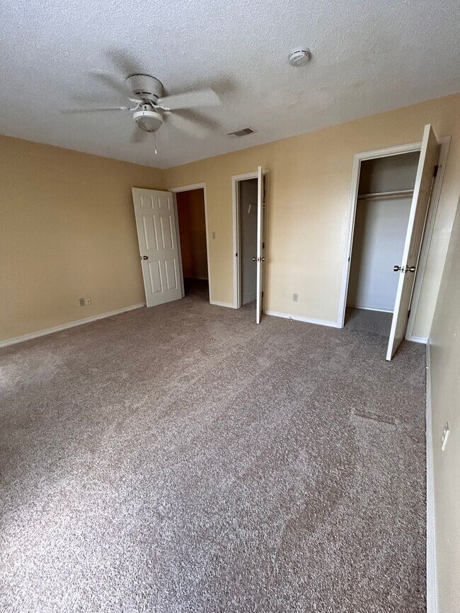 Building Photo - W/S/T included! Dbl garage! 2BR/2.5BA with...