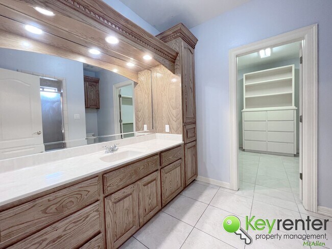 Building Photo - 3Bed/2Bath Gorgeous and move in ready.  (S...