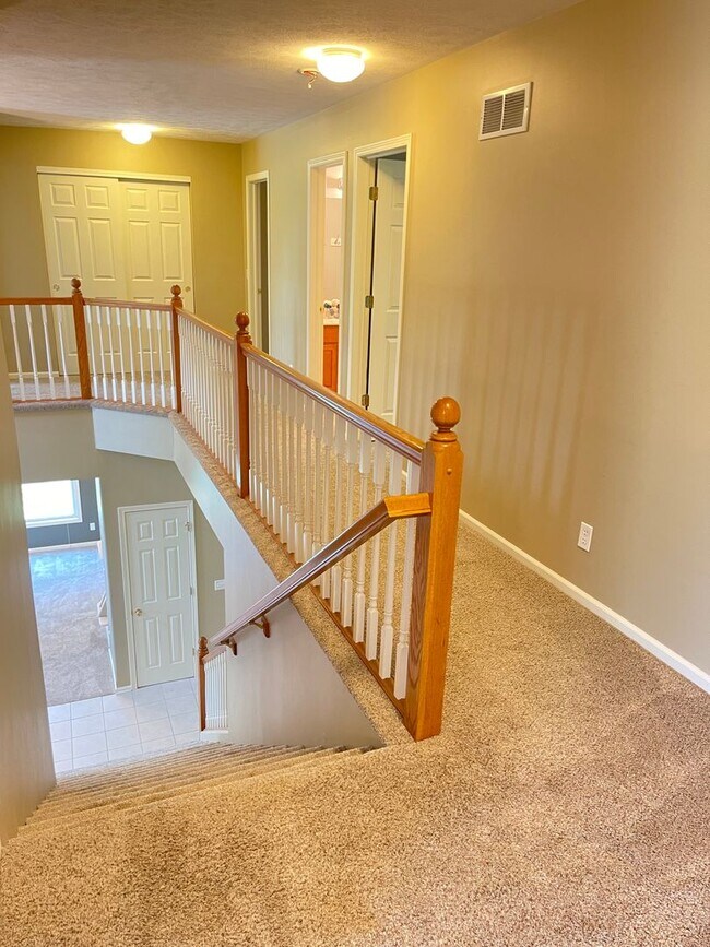 Building Photo - Move-in special. Beautiful 4 bed 2.5 bath 3000+sq ft