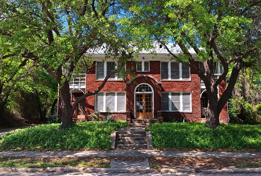 4 unit apartment in Lee Washington Historic district - 3228 Washington St