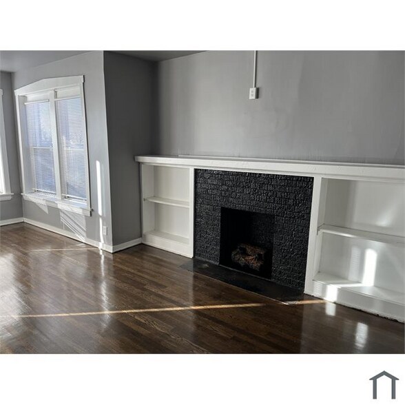 Primary Photo - 6657 S Minerva Ave