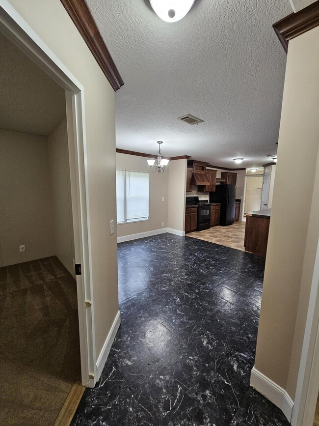 Building Photo - 8415 Verano St