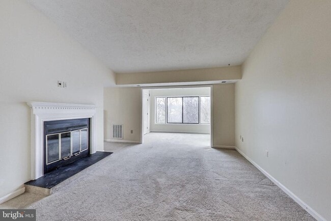 Building Photo - 896 Windbrooke Dr