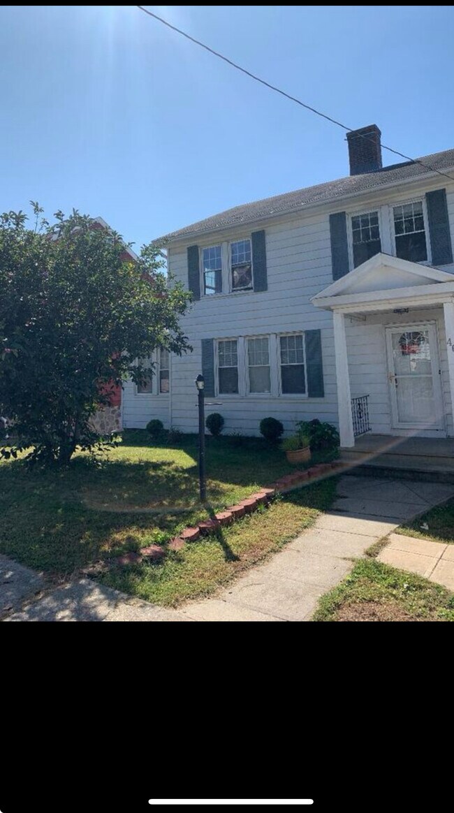 Building Photo - 46 Pleasant View St