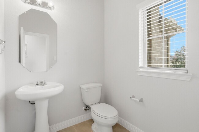 Building Photo - 40704 Guillemont Ln