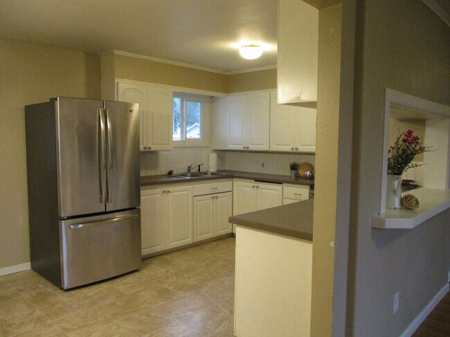 Building Photo - Adorable 3 Bedroom, 1 Bathroom Home in Tacoma