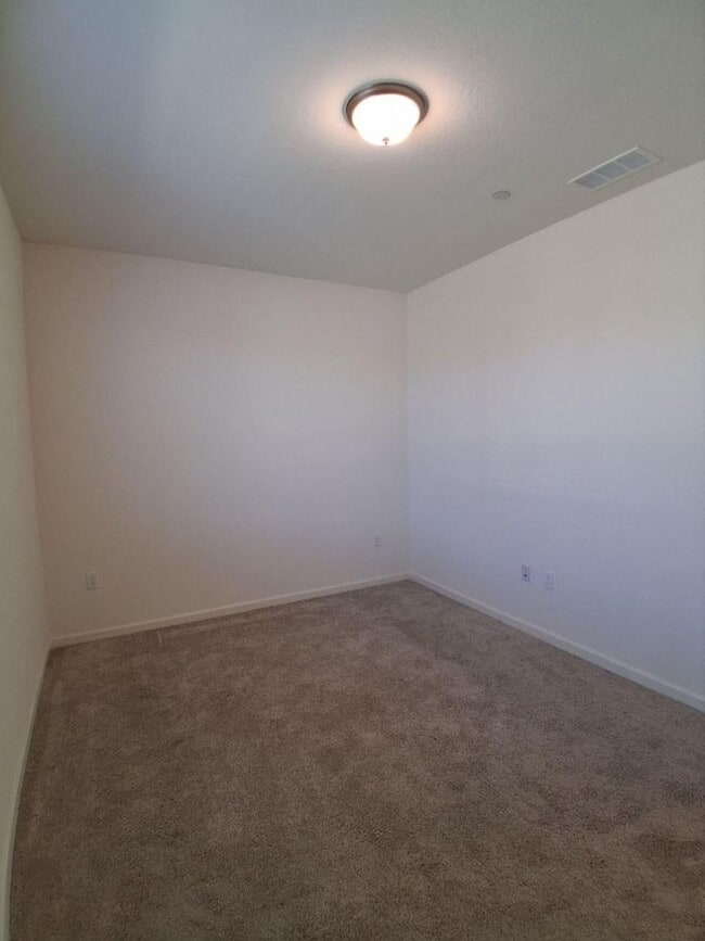 Building Photo - Solar Included! Spacious Single-Story Fresno Home with Den & 2-Car Garage!