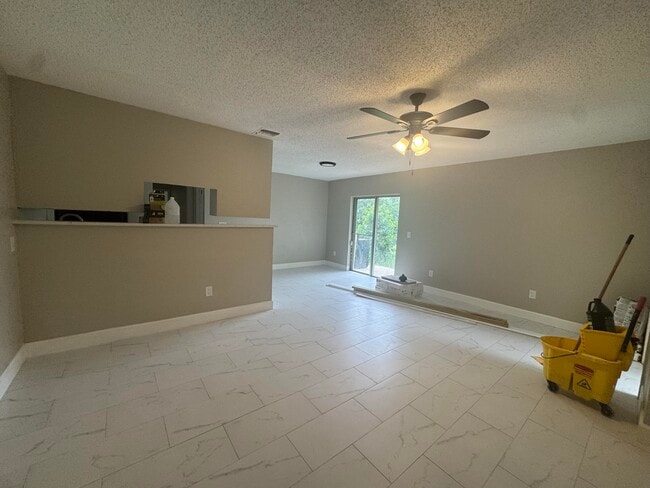 Building Photo - 4903 Serafica Dr
