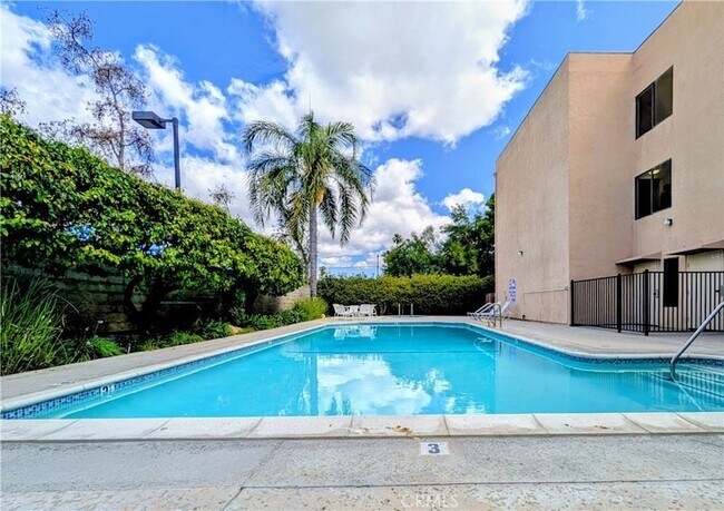 Building Photo - 6815 Remmet Ave