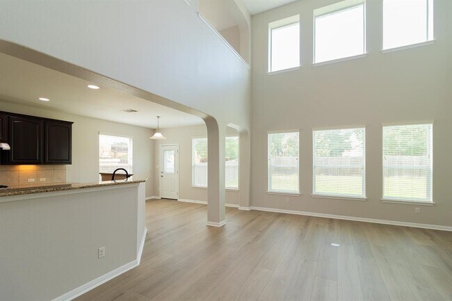 Building Photo - 2102 Monticello Ct