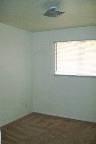 Building Photo - 1018 W 12th Pl