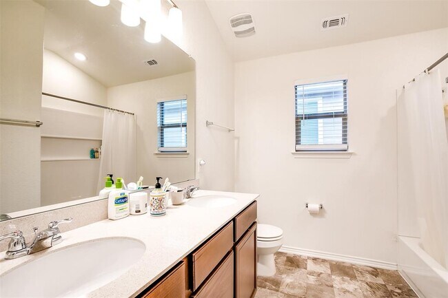 Building Photo - 1924 Stringer Pass