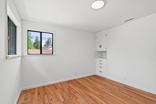 Building Photo - 13723 36th Ave NE