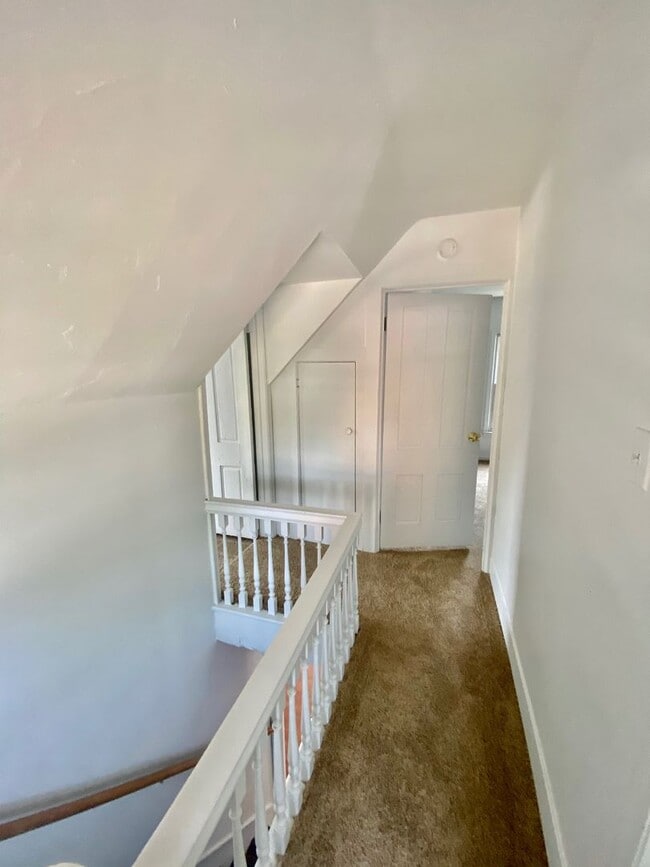 Building Photo - Four Bedroom, Two Full Bathroom - Steps to EMU's Campus