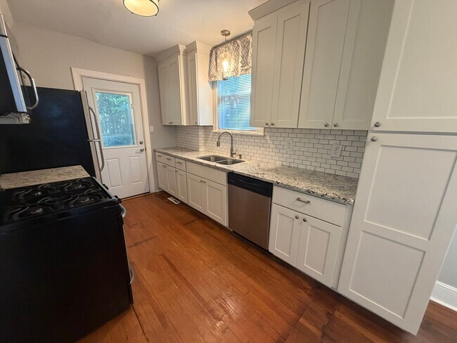Building Photo - 208 Woodland Dr