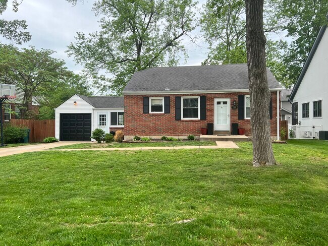 Primary Photo - 320 Fairway Ln