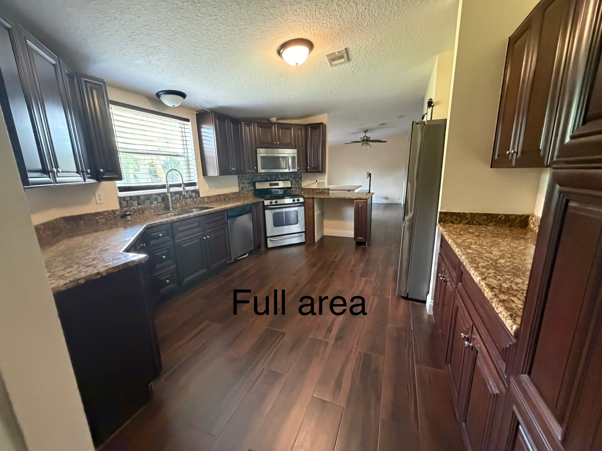 Building Photo - 12106 Waterview Dr