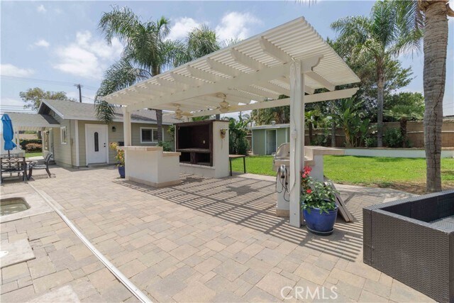 Building Photo - 10249 Jurupa Rd