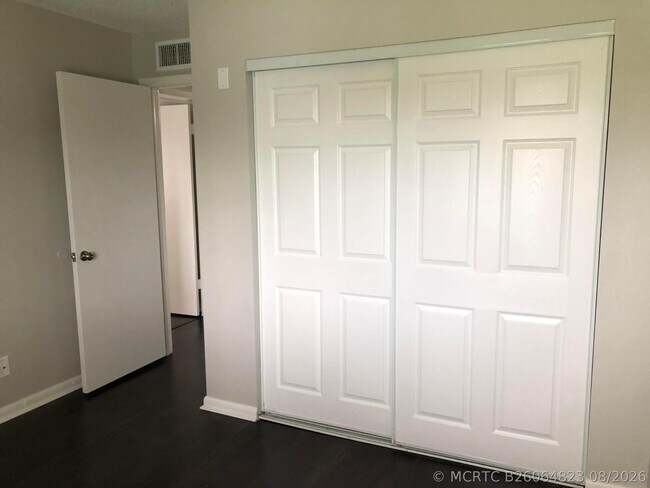 Building Photo - 2241 White Pine Cir