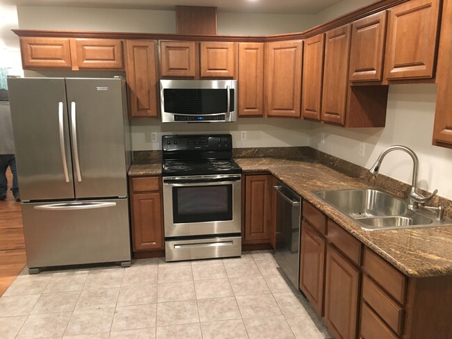 Kitchen - 608 S Division St