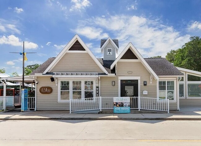 Building Photo - 870 Wakefield Dr