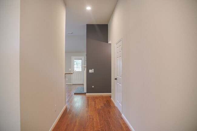 Building Photo - 91 N Willow Point Cir
