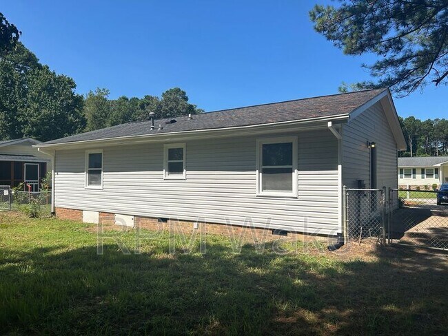 Building Photo - 2325 Quartz Ct