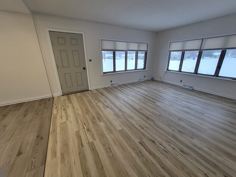 Building Photo - 802 Le Hillier St