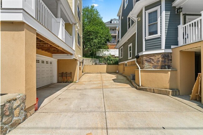 Building Photo - 152-154 Savin Hill Ave