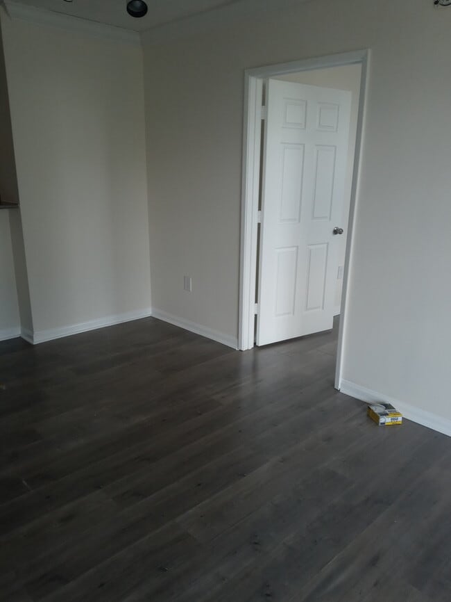 Building Photo - Hollywood Condo