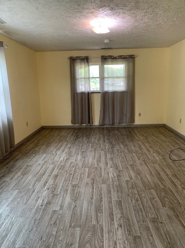 Building Photo - 1054 Beverly Hills Dr