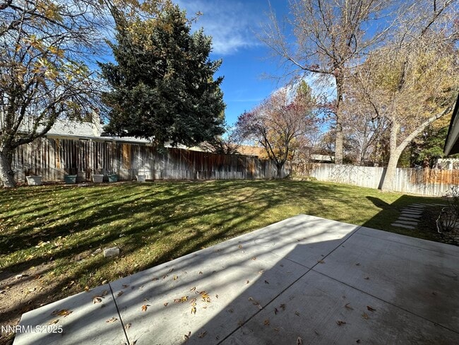 Building Photo - 835 Singingwood Dr