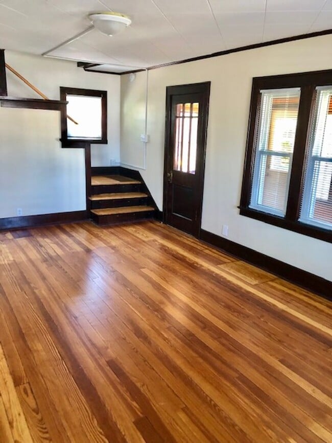 Building Photo - Charming Completely Remodeled Home!