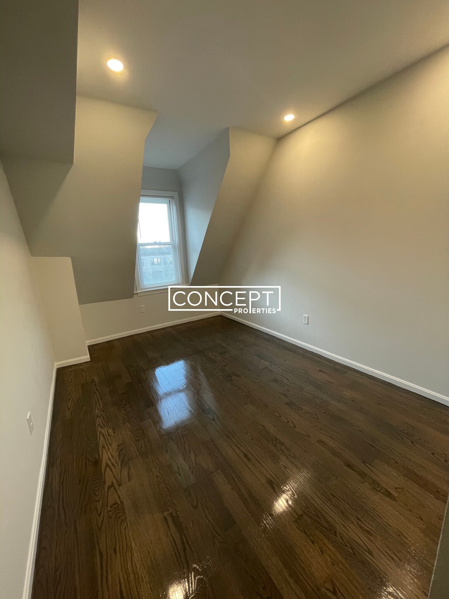 Building Photo - 1406 Beacon St