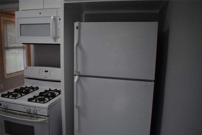 Building Photo - 904 Wisconsin St