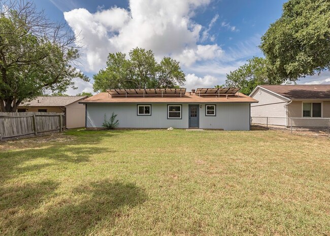 Building Photo - Beautifully remodeled 4 bedroom!