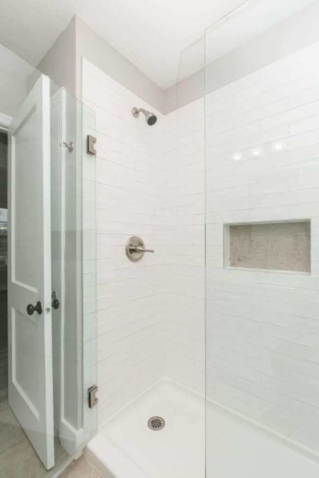 Building Photo - Beautiful Donelson Home in Great Location ...