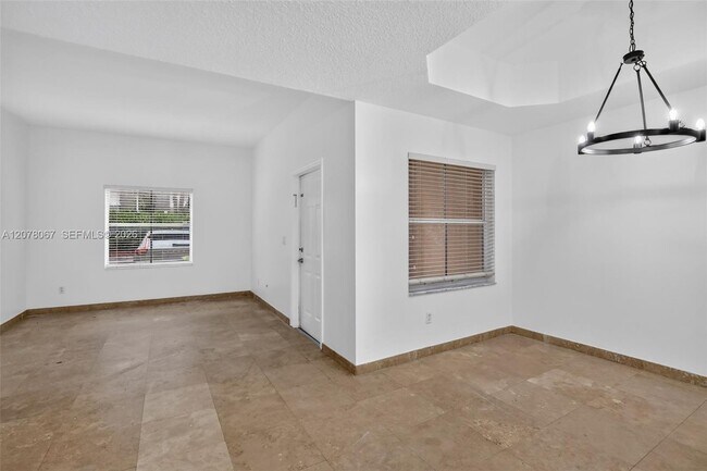 Building Photo - 4927 N Harbor Isles Dr